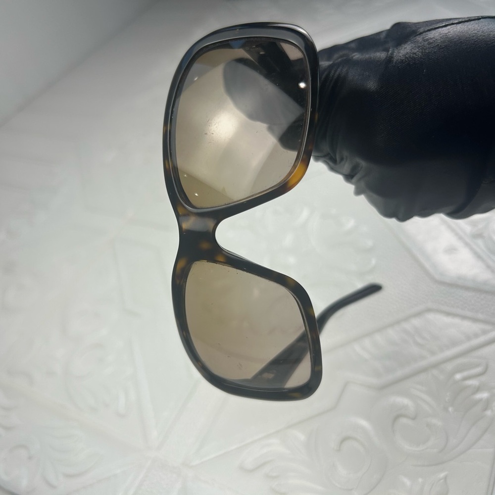 Prada Women’s Oversized Tortoise Shell Sunglasses - image 6